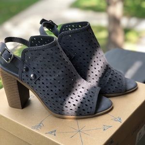 Indigo Mindee Peep-Toe Sandals